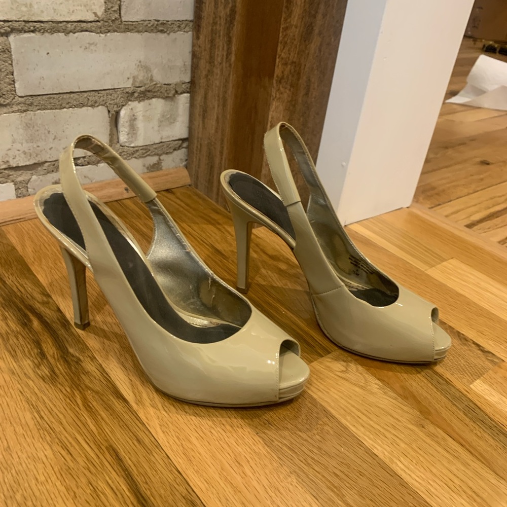 Comfy nude heel.